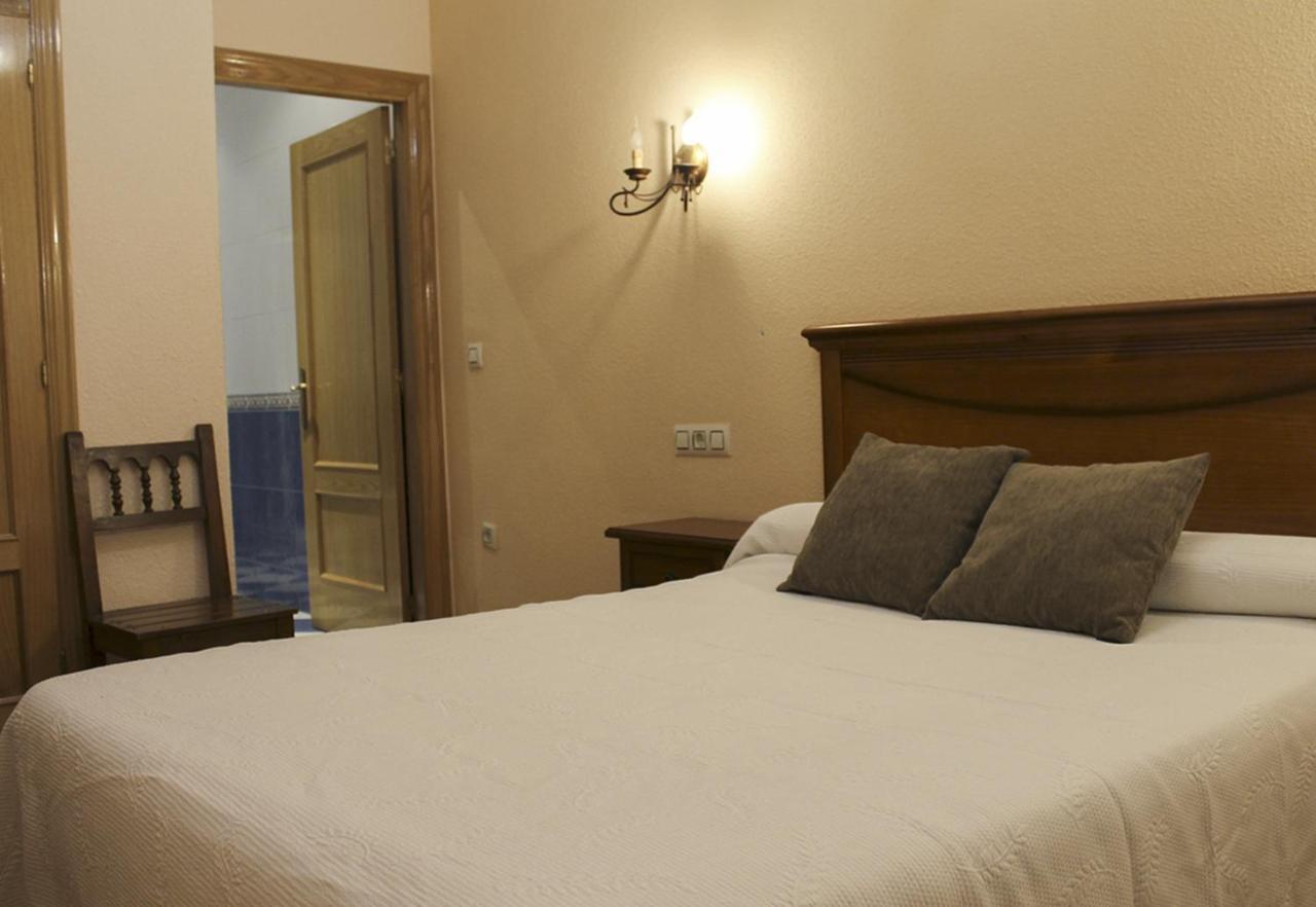 Apartamentos Monasterio San Martín de Castañeda Екстериор снимка