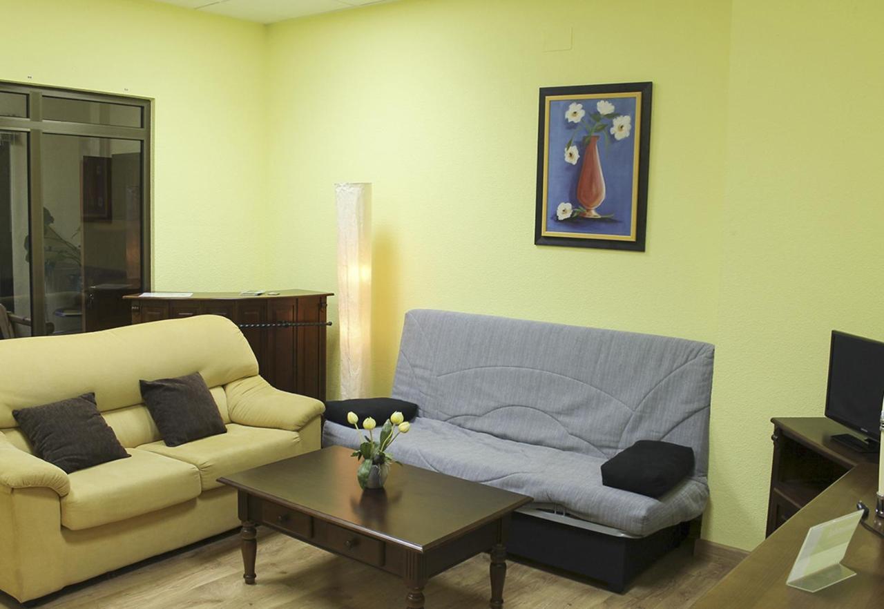 Apartamentos Monasterio San Martín de Castañeda Екстериор снимка