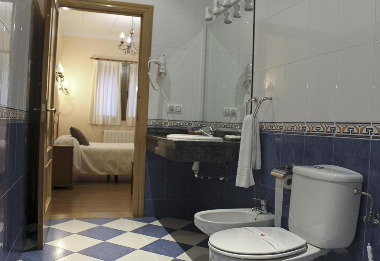 Apartamentos Monasterio San Martín de Castañeda Екстериор снимка