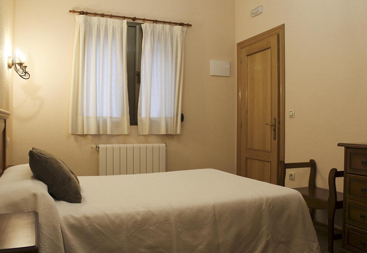 Apartamentos Monasterio San Martín de Castañeda Екстериор снимка