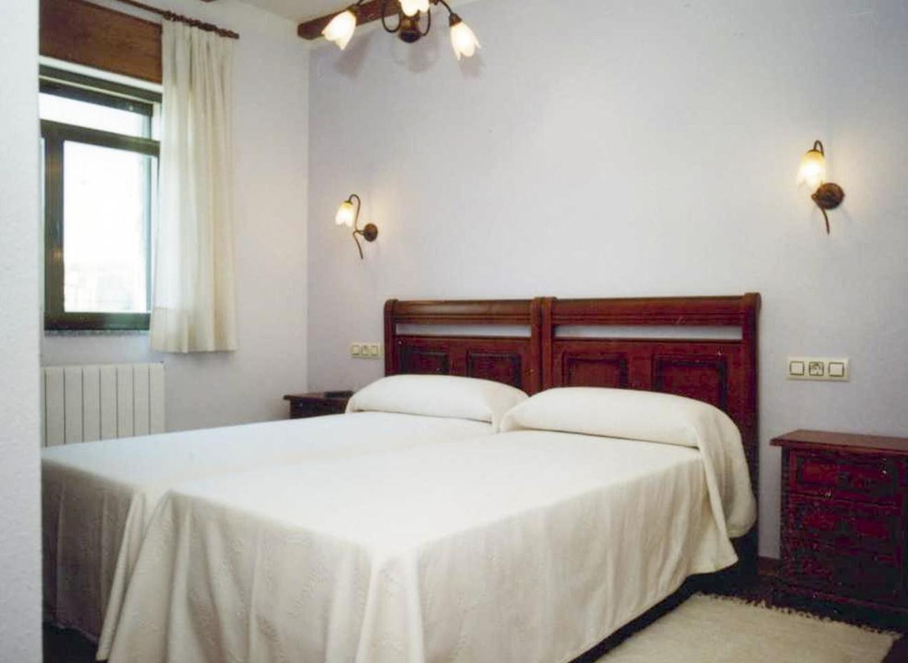 Apartamentos Monasterio San Martín de Castañeda Екстериор снимка