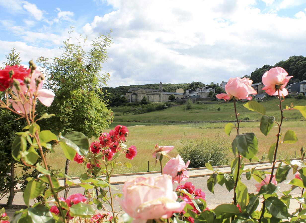 Apartamentos Monasterio San Martín de Castañeda Екстериор снимка
